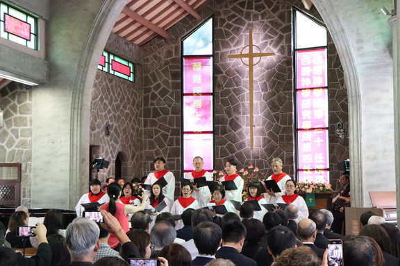 9.公理堂詩班獻詩