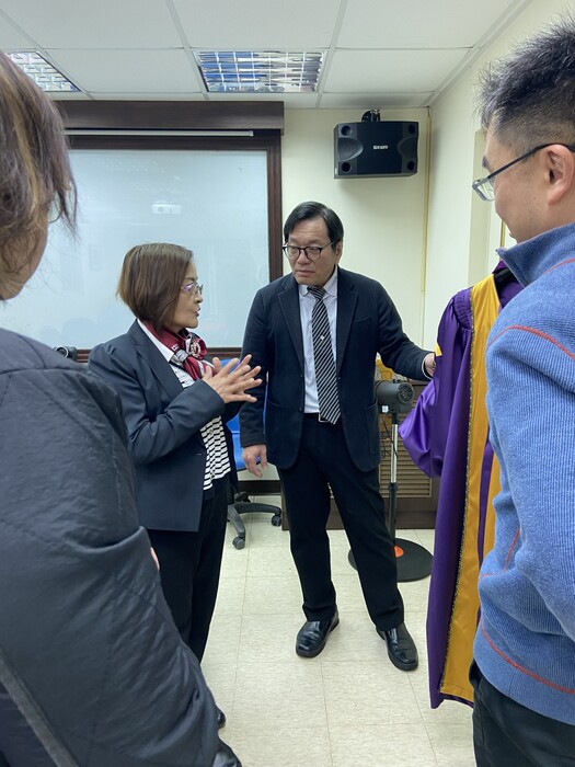 簽約前：展示博士袍樣版2圖片