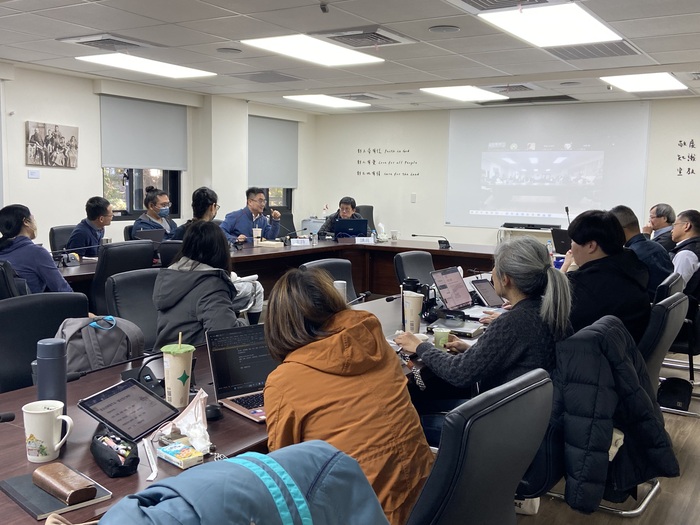 討論：全體師生圖片