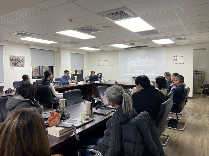 討論：全體師生圖片