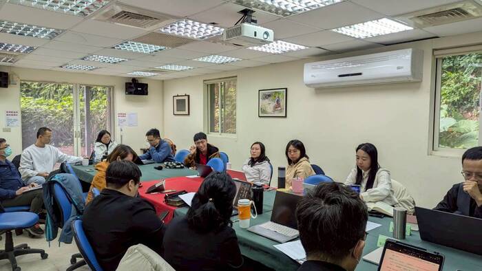 報告二：師生討論圖片